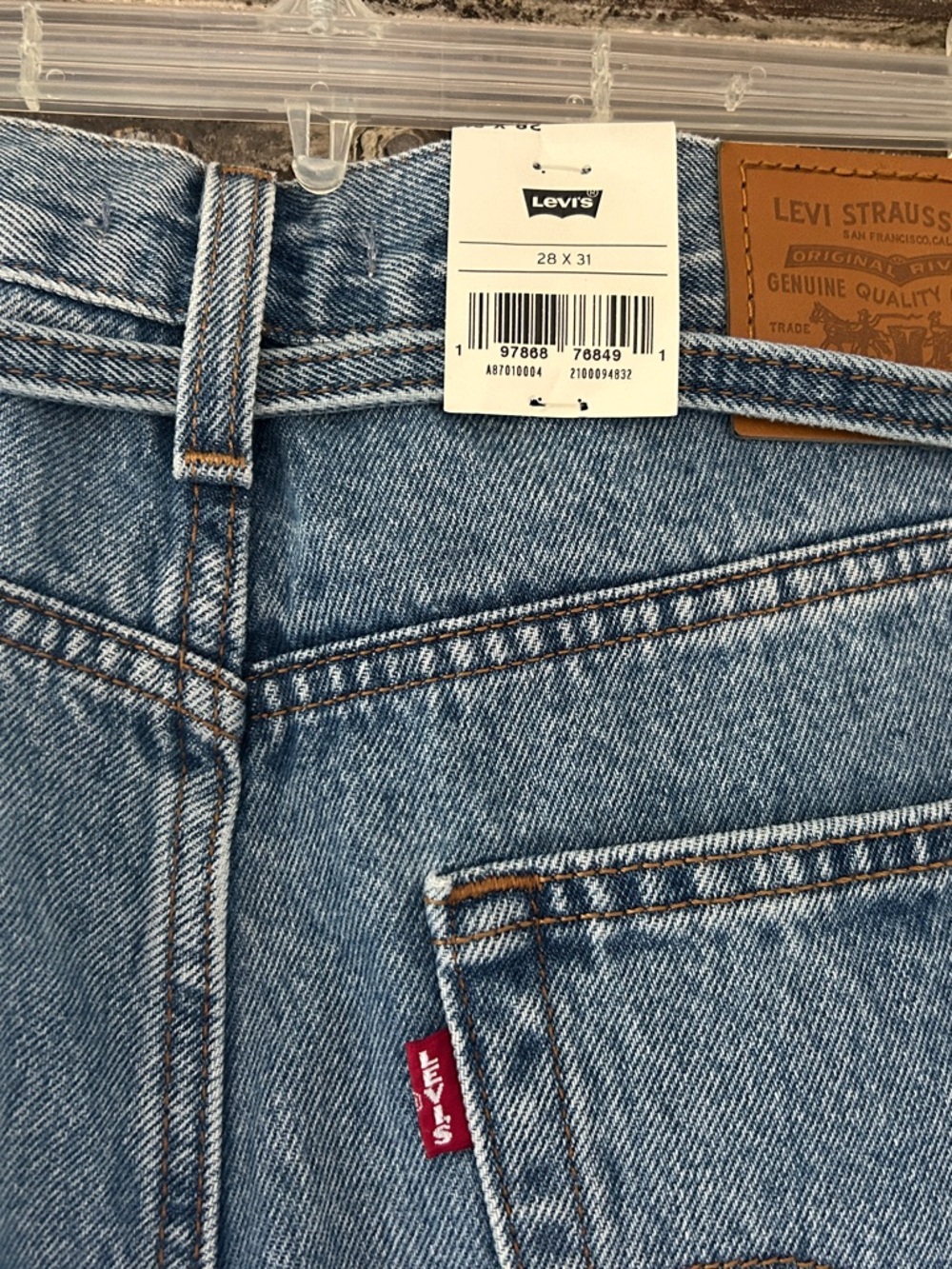 Levi's XL Straight High-Rise Wide Leg Belted Jeans - Picture 4 of 4